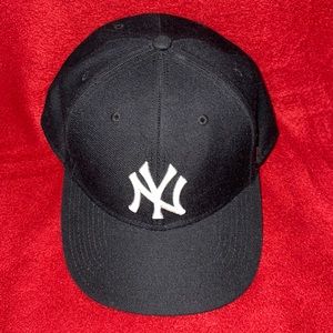 New York Yankees 47 baseball cap. Black